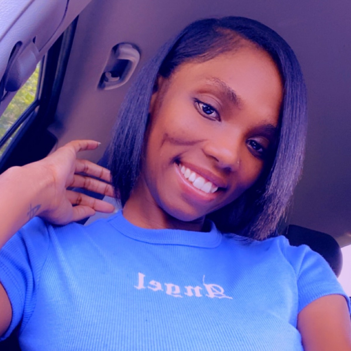 prettyari924's Photo