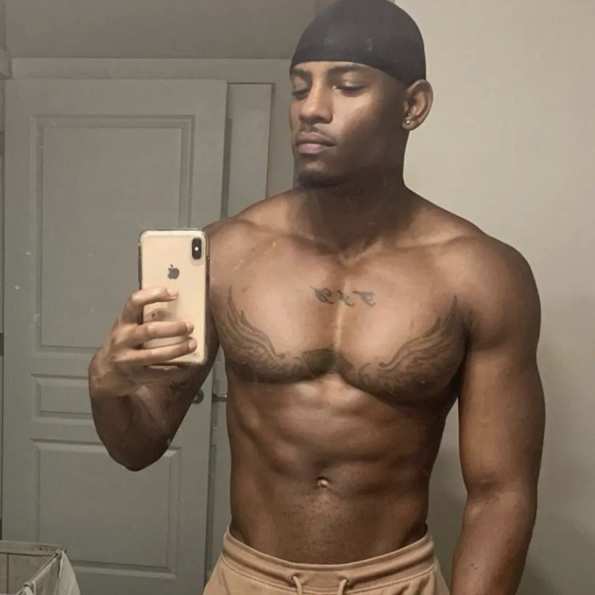 garfieldjames7109032's Photo