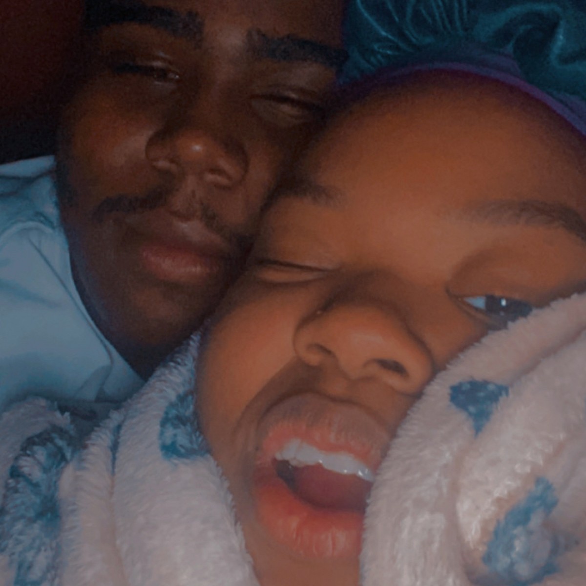 Couplelooking's Photo